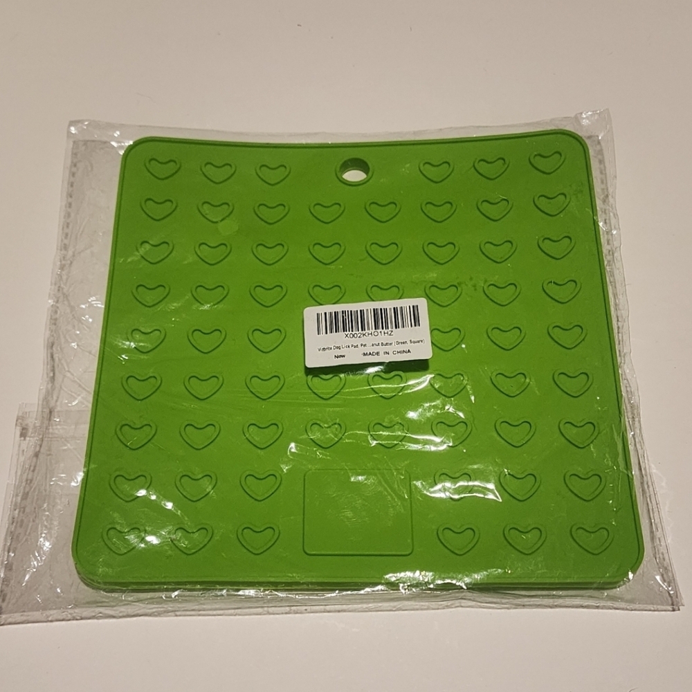 Licking Mat for‎ Dogs Puppies Silicone Feeding Distraction Anxiety Calming Green